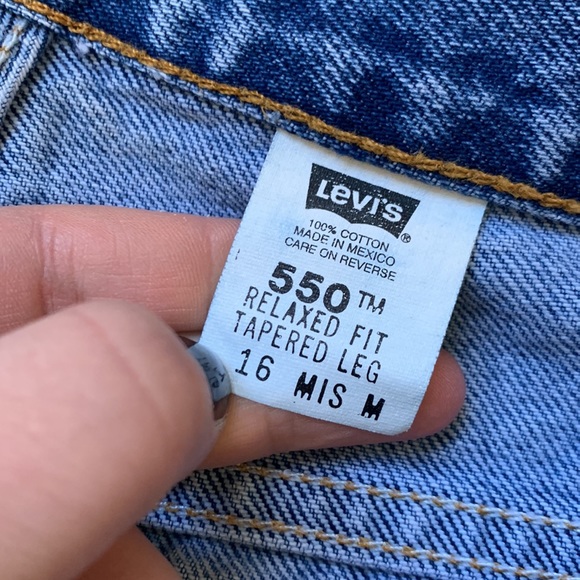 Levi 550 Vintage High Waisted Mom Jeans (16 but fit like 12) - Picture 6 of 7